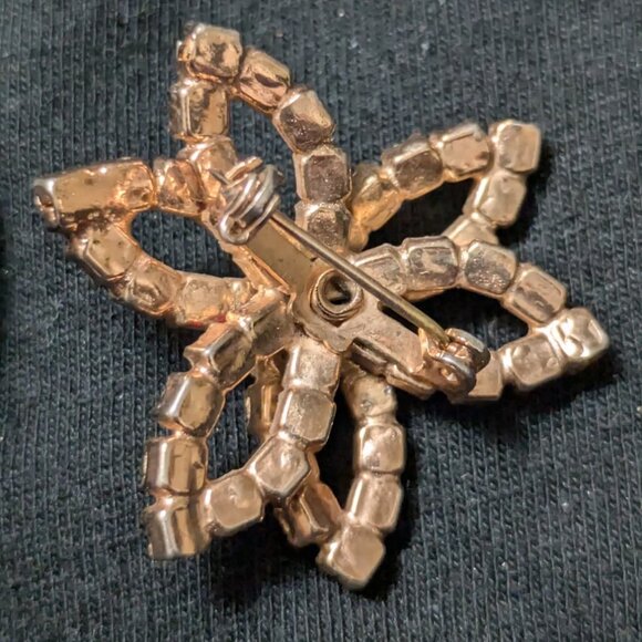 Vintage red crystal flower brooch - Picture 2 of 2